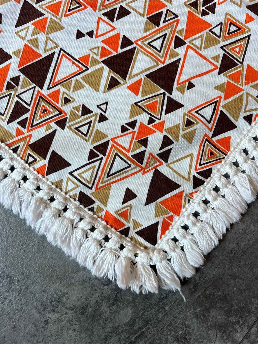 Vintage 1970’s 4’ square (47”) retro Atomic  print cotton fringe tablecloth MCM